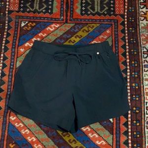 NWOT CALIA by Carrie Underwood Journey 5” Black Workout Run Active Shorts Small